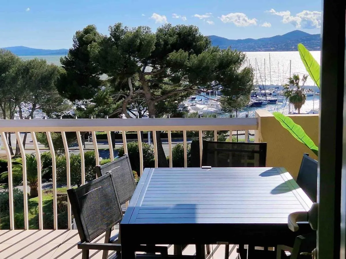 Beau 65 M2 En Front De Mer A St Raphael - Piscine Saint-Raphael  0*, Saint-Raphael (Var) France
