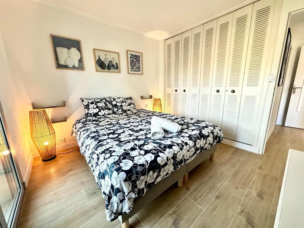 Beau 65 M2 En Front De Mer A St Raphael - Piscine Saint-Raphaël 0*,  Frankreich