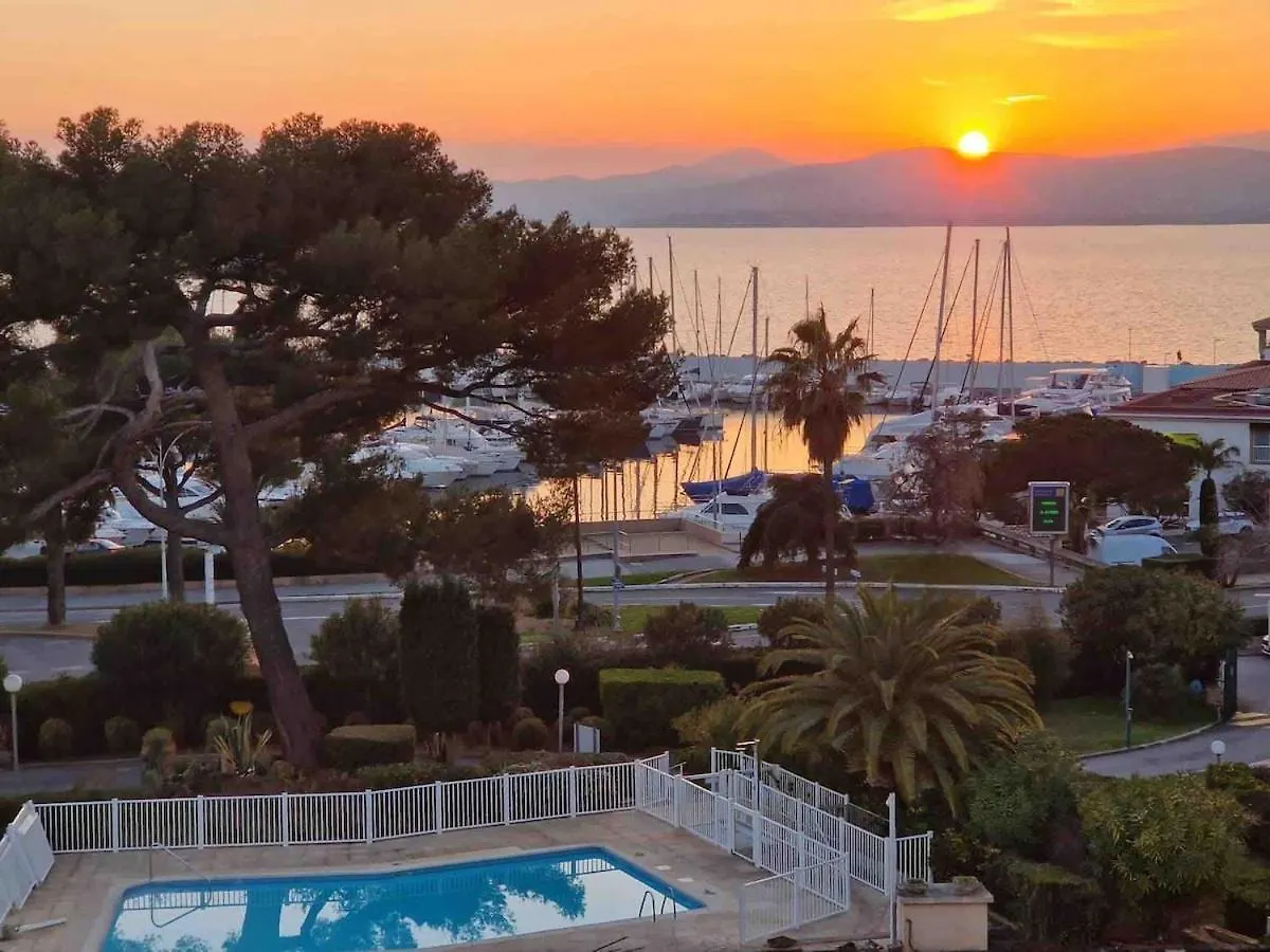 Beau 65 M2 En Front De Mer A St Raphael - Piscine Saint-Raphaël 0*,